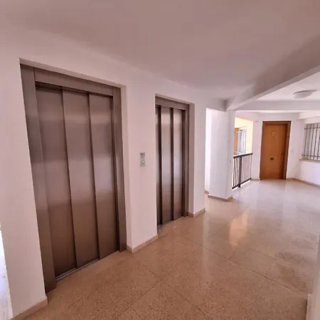 Beautiful 2 Bedrooms Aparatament דירה בנידורם