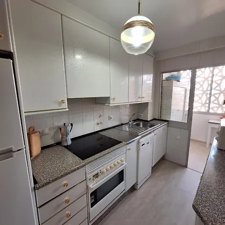Beautiful 2 Bedrooms Aparatament * Benidorm